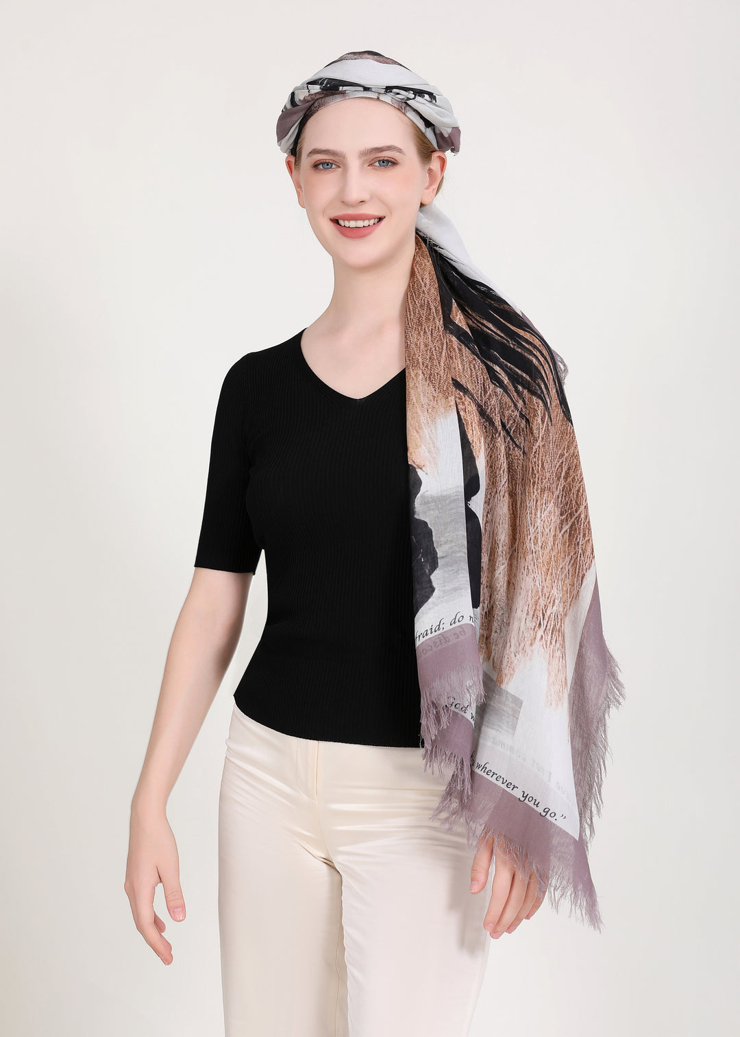 Foulard Le Cheval beige en soie et modal