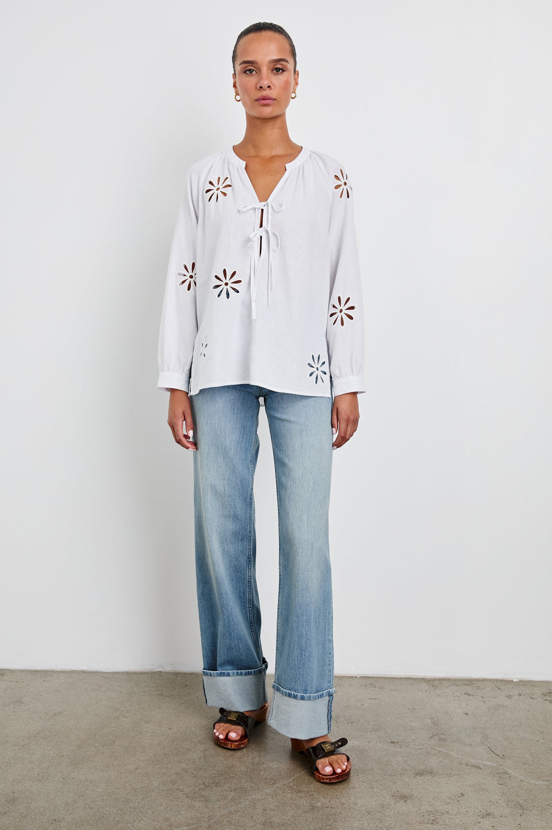 Blouse ajourée motifs fleurs Brielle