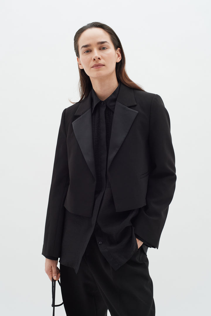 Blazer court tuxedo avec satin Yael