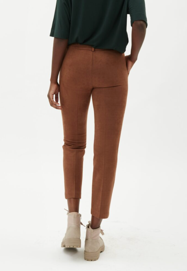 Pantalon droit tabac en faux suède